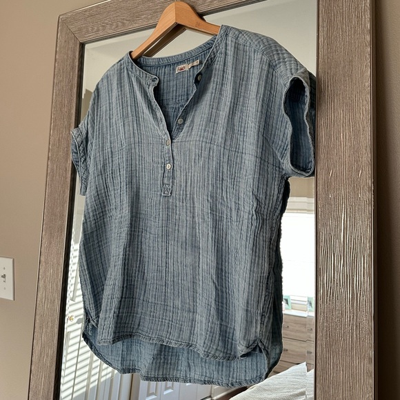 Faherty Light Blue Cotton Gauze Short Sleeve Blouse Size Medium - Picture 1 of 3